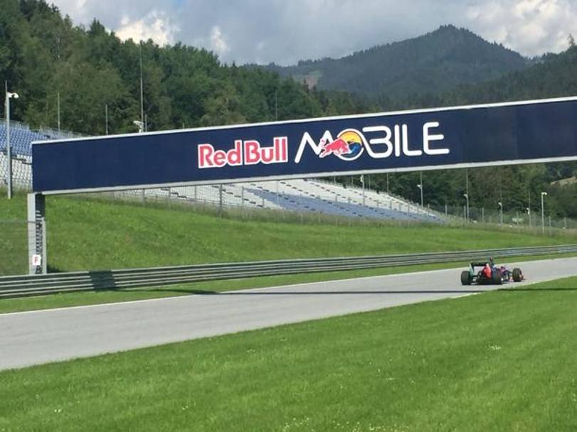 Marc Marquez prova la Formula 1. A Zeltweg l&#39;atteso test del campione del mondo della MotoGP organizzato dalla Red Bull. Ecco le prime immagini dello spagnolo in azione